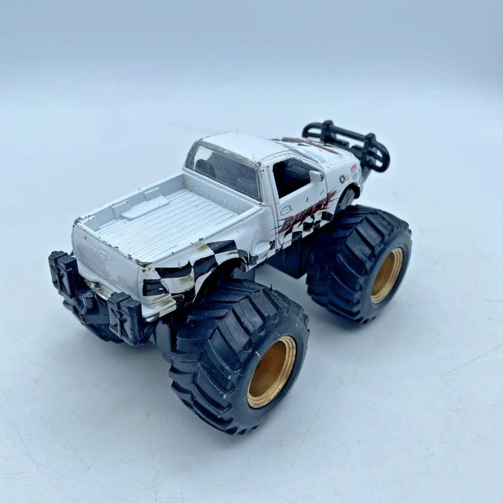 Vtg 1998 Maisto White Ford Checkered Blast Radical Roller Monster Truck F-Series
